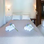 Spitaki Pool House & Spitaki Jacuzzi Deluxe Corfu (city)