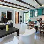 Spitaki Pool House & Spitaki Jacuzzi Deluxe * Corfu (city)