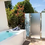 Spitaki Pool House & Spitaki Jacuzzi Deluxe * Corfu (city)