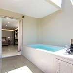 Spitaki Pool House & Spitaki Jacuzzi Deluxe Appartement