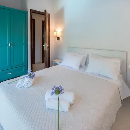 Spitaki Pool House & Spitaki Jacuzzi Deluxe *