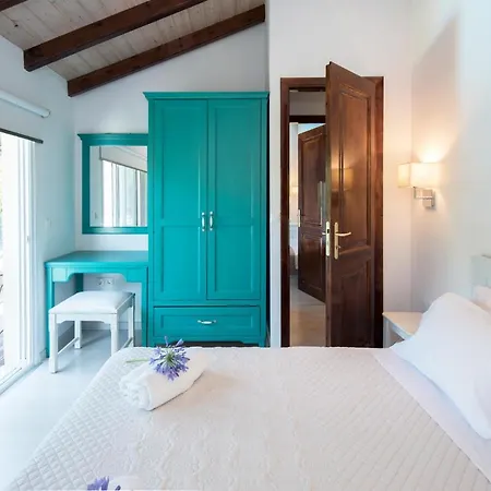 Spitaki Pool House & Spitaki Jacuzzi Deluxe