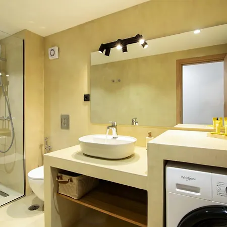 Spitaki Pool House & Spitaki Jacuzzi Deluxe Apartment *