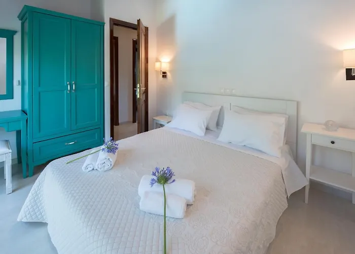Spitaki Pool House *