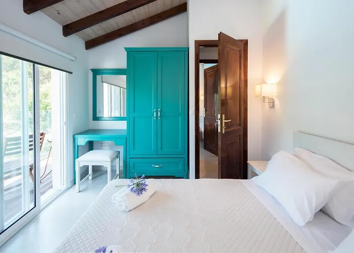 Spitaki Pool House